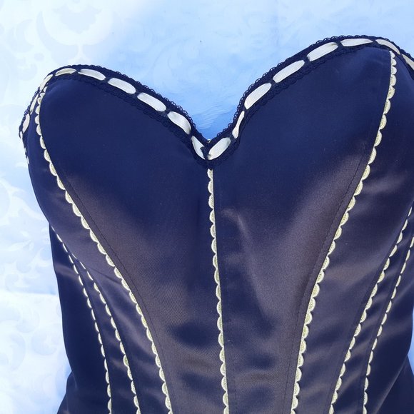 Alfred Angelo Green and Black Prom Gown w/ Lace-Up Corset Style Bodice - Picture 13 of 15